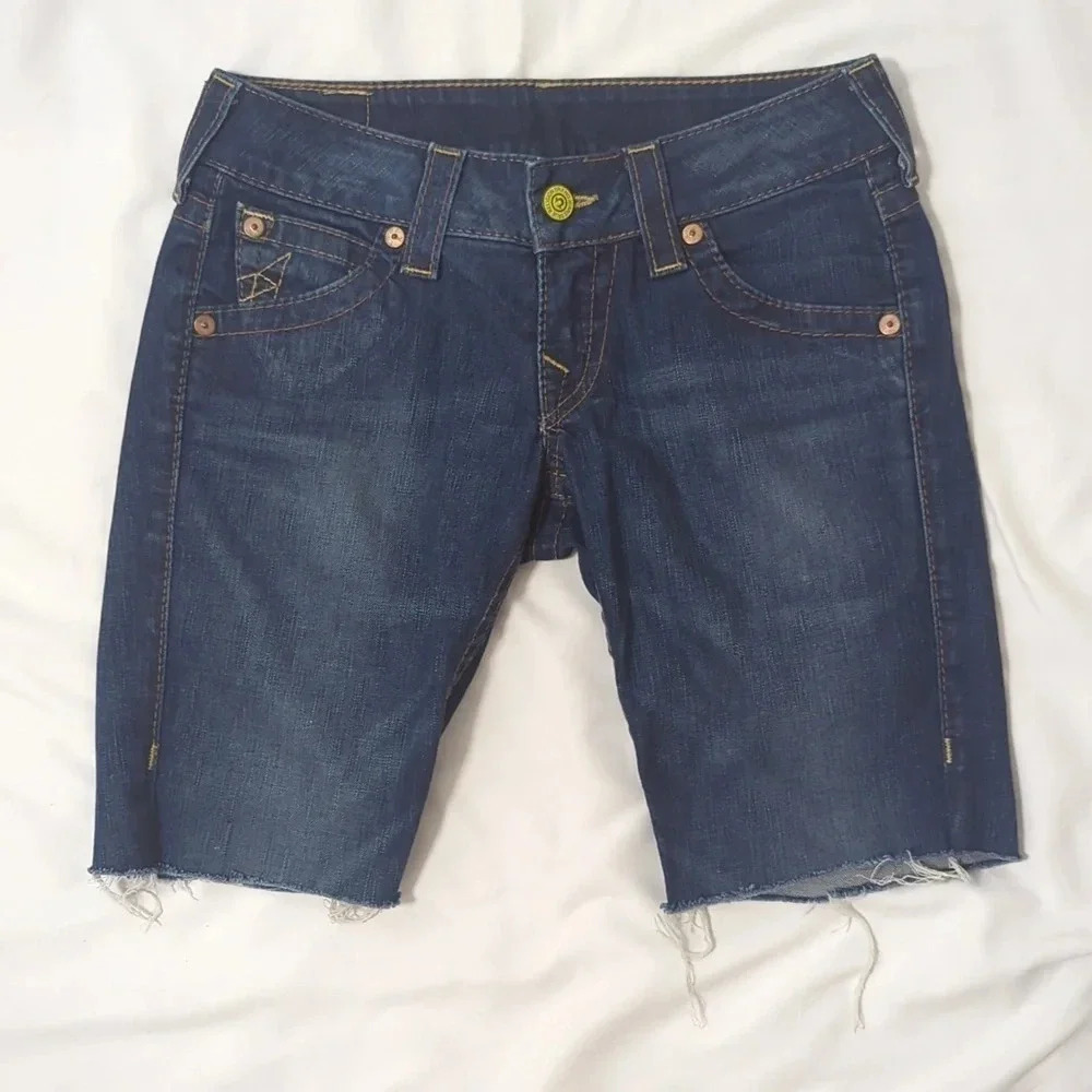 True Religion Riley Mid Rise Bermuda Short, Color Walking Dream Size 26 - Picture 2 of 14